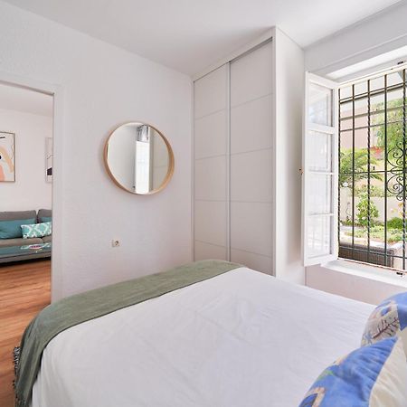 Villa Rosita Suites En Playa De La Malagueta Con Terraza Málaga Dış mekan fotoğraf